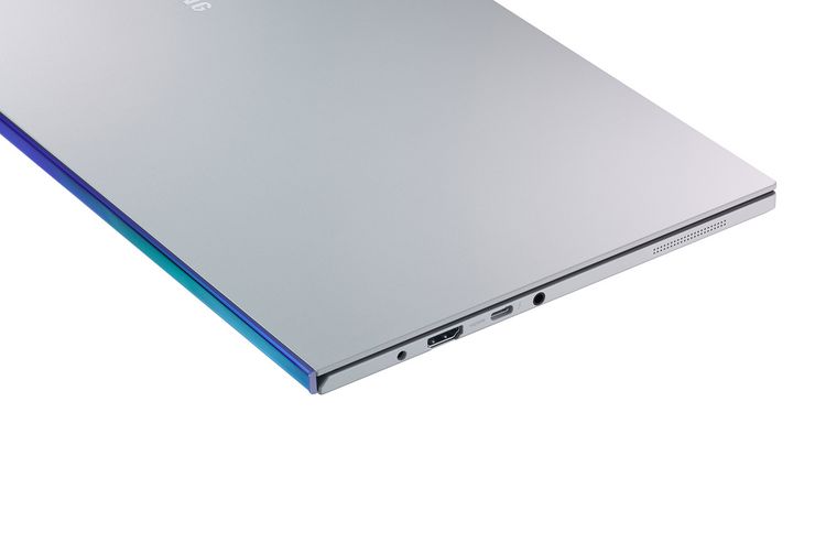 Galaxy Book Ionin liitäntöjä.