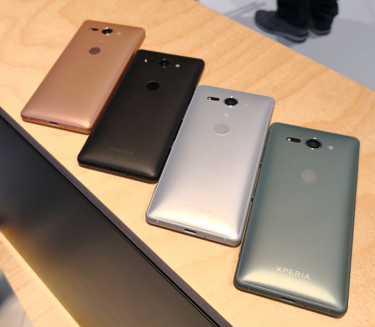 Xperia XZ2 Compactin värivaihtoehdot.