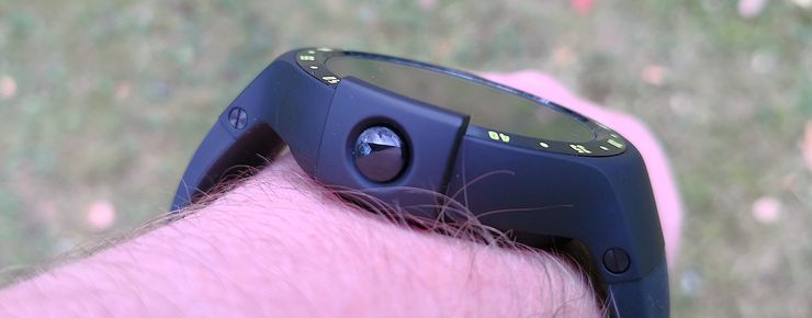 Ticwatch S:n ainoa painike sijaitsee sen vasemmalla laidalla.
