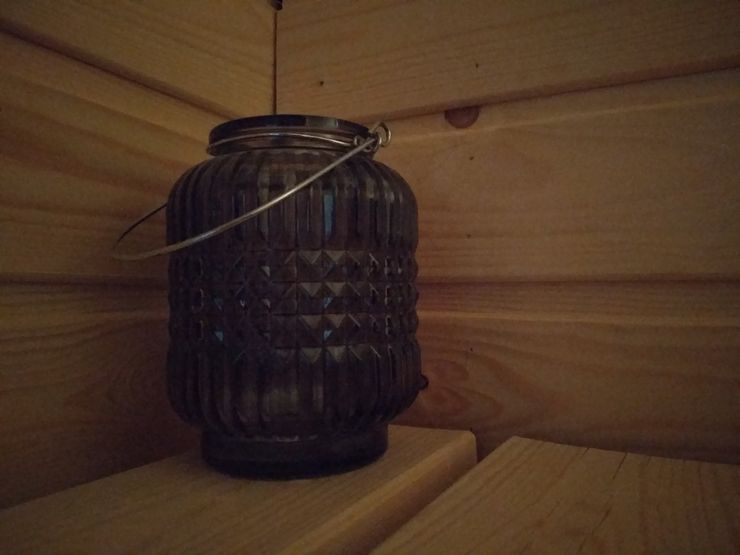 Hämärissä olosuhteissa kuvaan ilmestyy kohinaa.