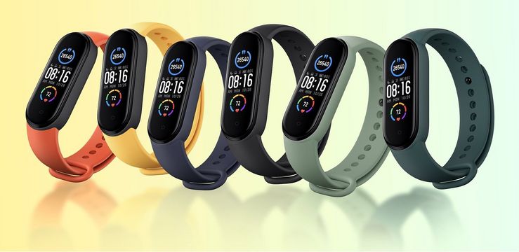 Mi Smart Band 5:n rannekkeen eri värivaihtoehtoja.