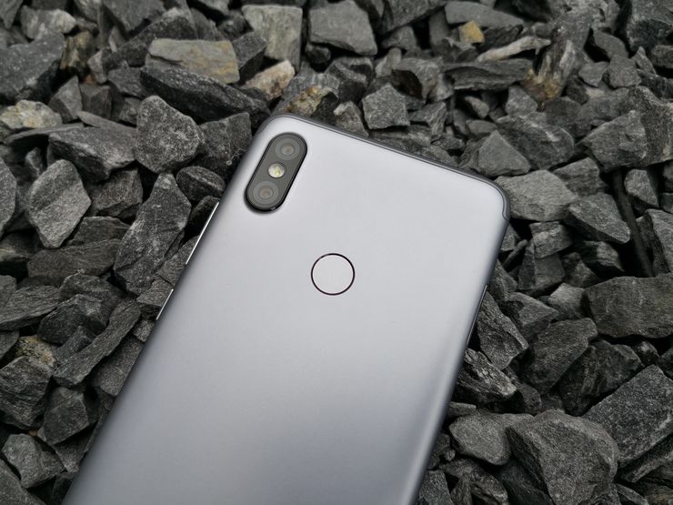 Redmi S2:n kaksoiskamerassa yhdistyy 12 ja 5 megapikselin kamerat.