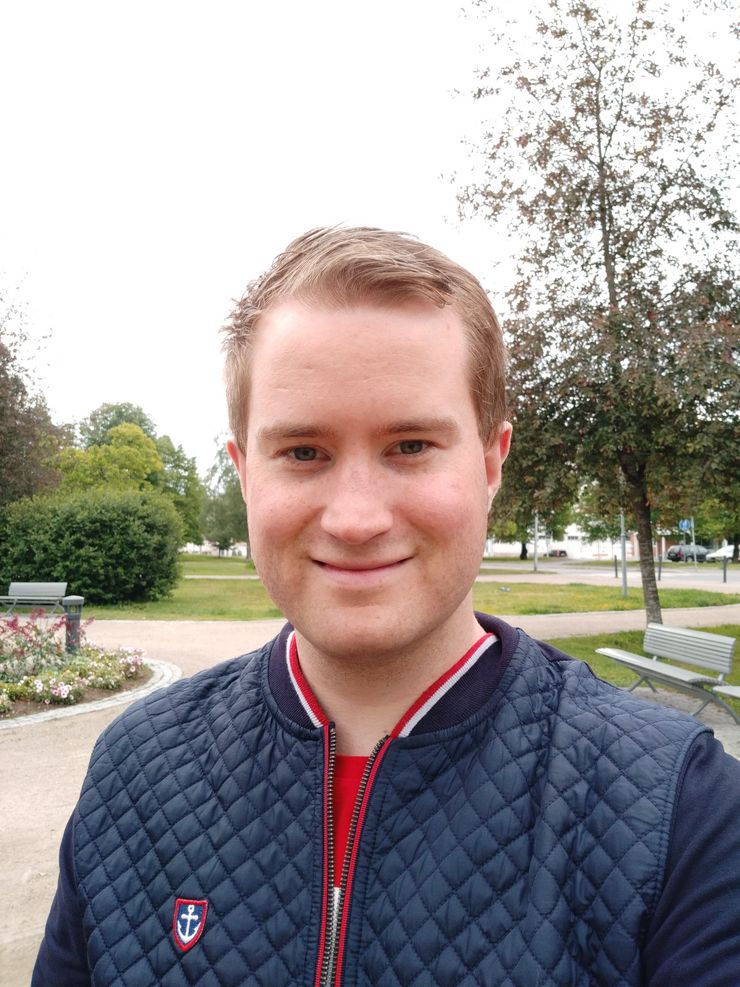 Selfie Xiaomi Redmi S2:n etukameralla.