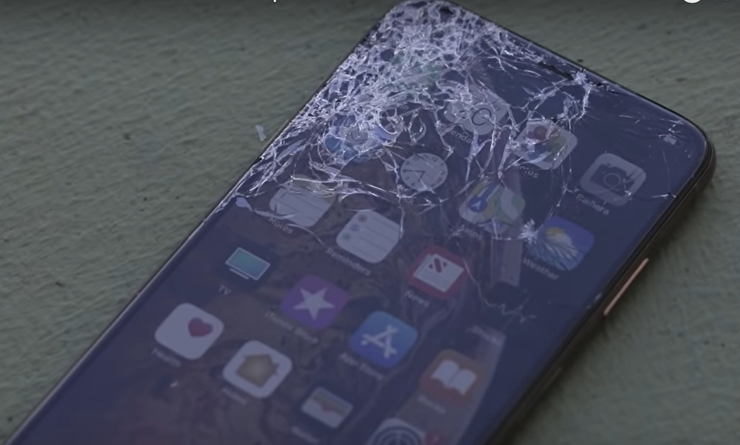iPhone XS Maxin näyttö koki testissä kovia.