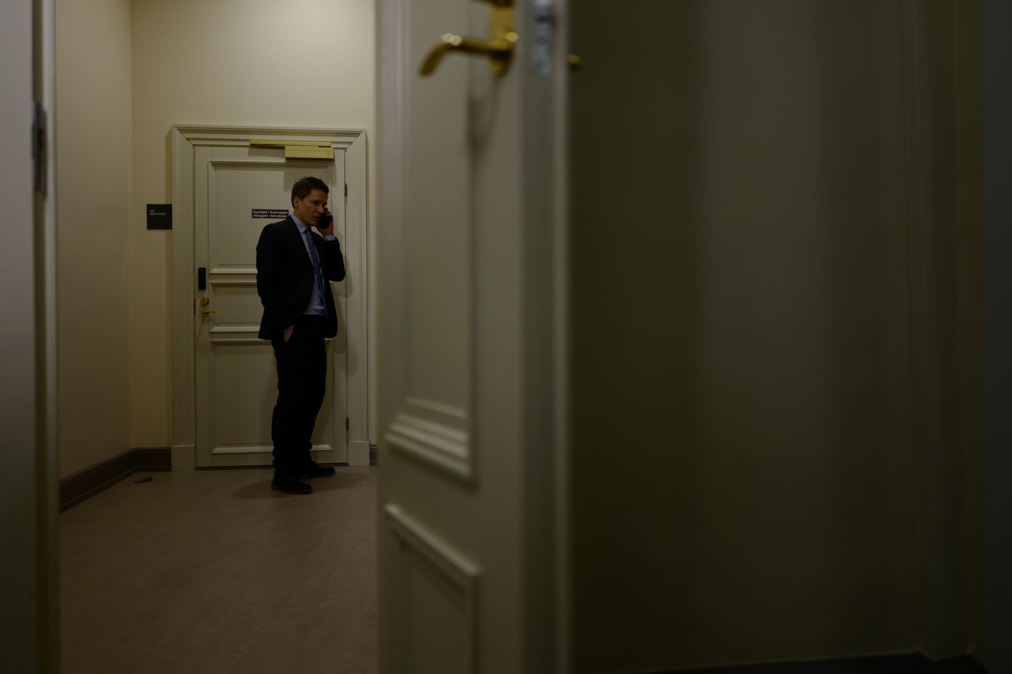 Syyttäjä sampsa hakala Turun hovioikeudessa perjantaina ennen valmisteluistunnon alkamista.