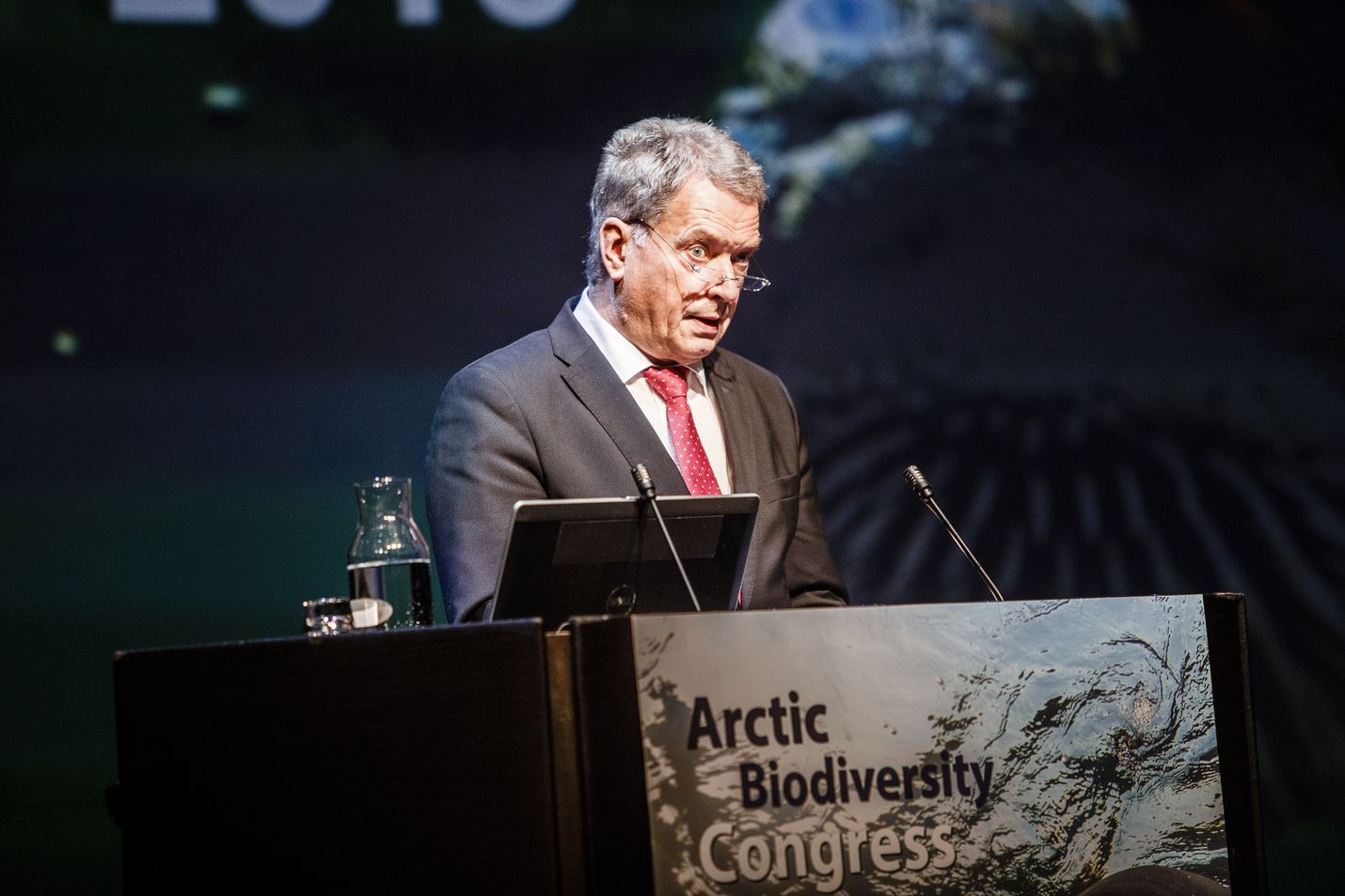 Sauli Niinistö aloitti Kiinan-vierailunsa puhumalla ilmastoseminaarissa, jossa hän nosti esiin muun muassa mustan hiilen. Hän on pitänyt aihetta esillä myös aiemmin, kuten viimeksi syksyllä arktisessa Arktisessa Biodiversiteettikongresissa Rovaniemellä.