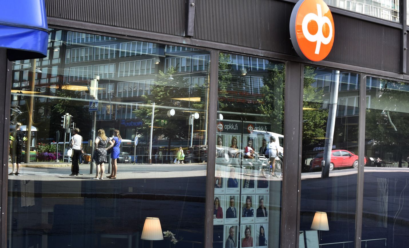 Etukäteen ennustettiin, että jos KKV päätös olisi ollut OP:lle huono, se olisi joutunut ruuvaamaan säästötavoitteitaan entistä tiukemmalle.