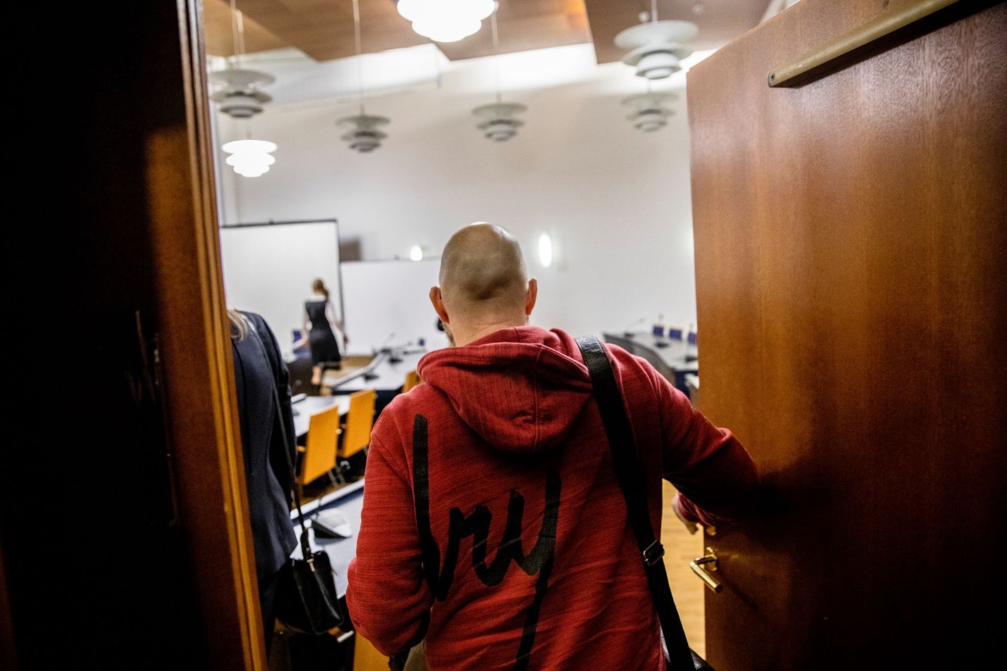 Sipulikanavan perustaja saapui vapaalta jalalta tammikuussa 2019 vastaamaan syytteeseen törkeästä huumausainerikoksesta.