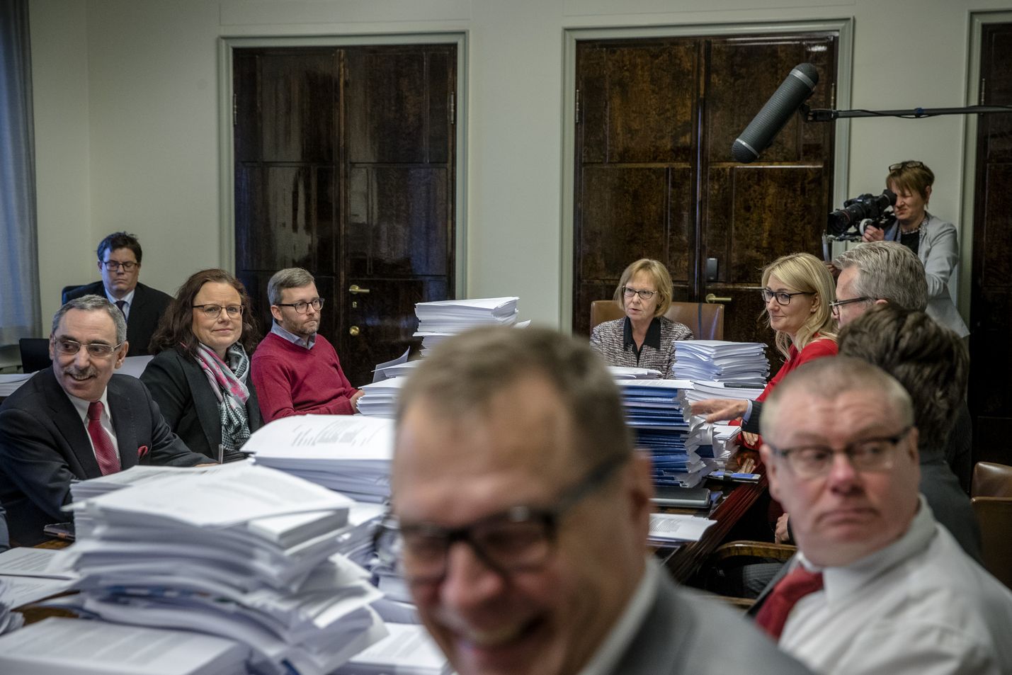 Eduskunnan perustuslakivaliokunta kokoontui tärkeään istuntoon maanantaina puolilta päivin.
