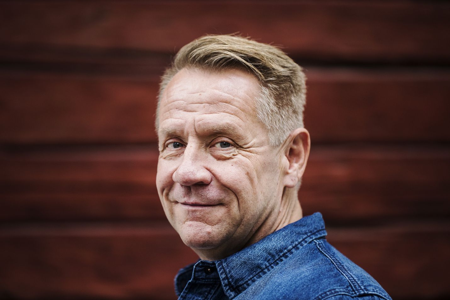 Olli Lindholm kuoli sairaskohtaukseen. Hän oli menehtyessään 54-vuotias.