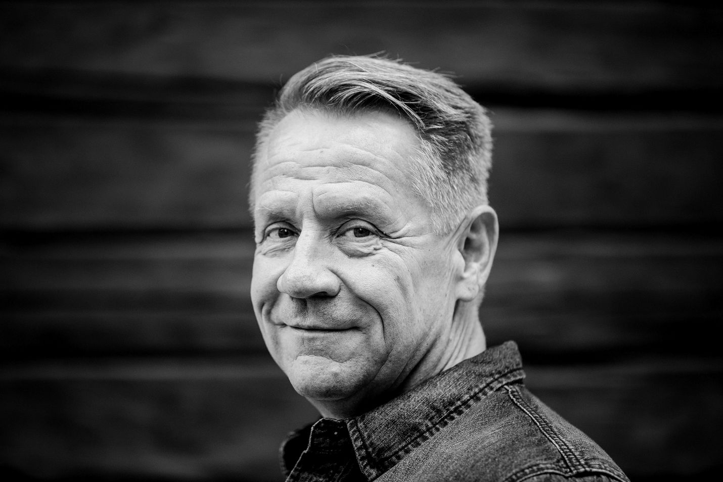 Yö-yhtyeen laulajana julkisuuteen ja suosioon noussut Olli Lindholm on poissa.