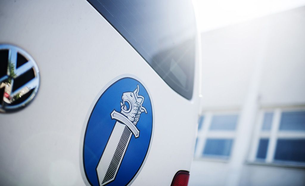 Vuosittain poliisi käsittelee noin 800 000 rikosilmoitusta. Niistä noin puolet on liikennerikoksia. Hoivakoteja käsittelevät rikosilmoitukset olisivat korkealla tärkeysjärjestyksessä.