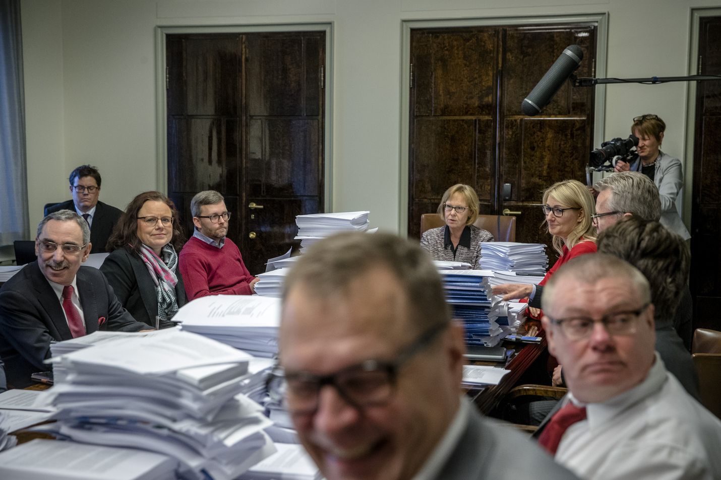 Perustuslakivaliokunta sai maanantaina eteensä sote- ja maakuntauudistuksesta noin 80-sivuisen lausuntoluonnoksen. Lakipykäliä siinä on 335.