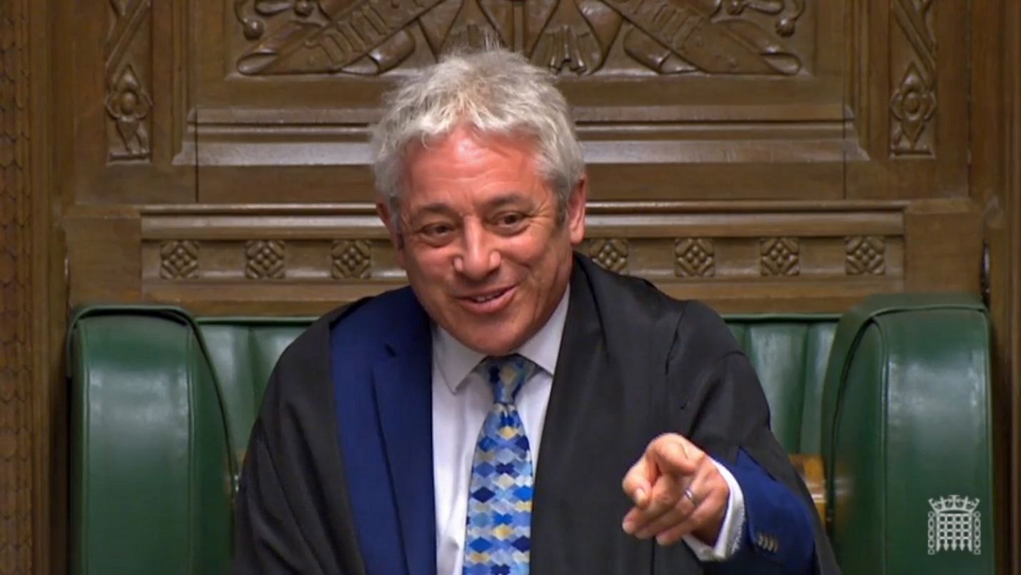 Britannian parlamentin alahuoneen puhemies John Bercow pitää järjestyksen istuntosalissa.