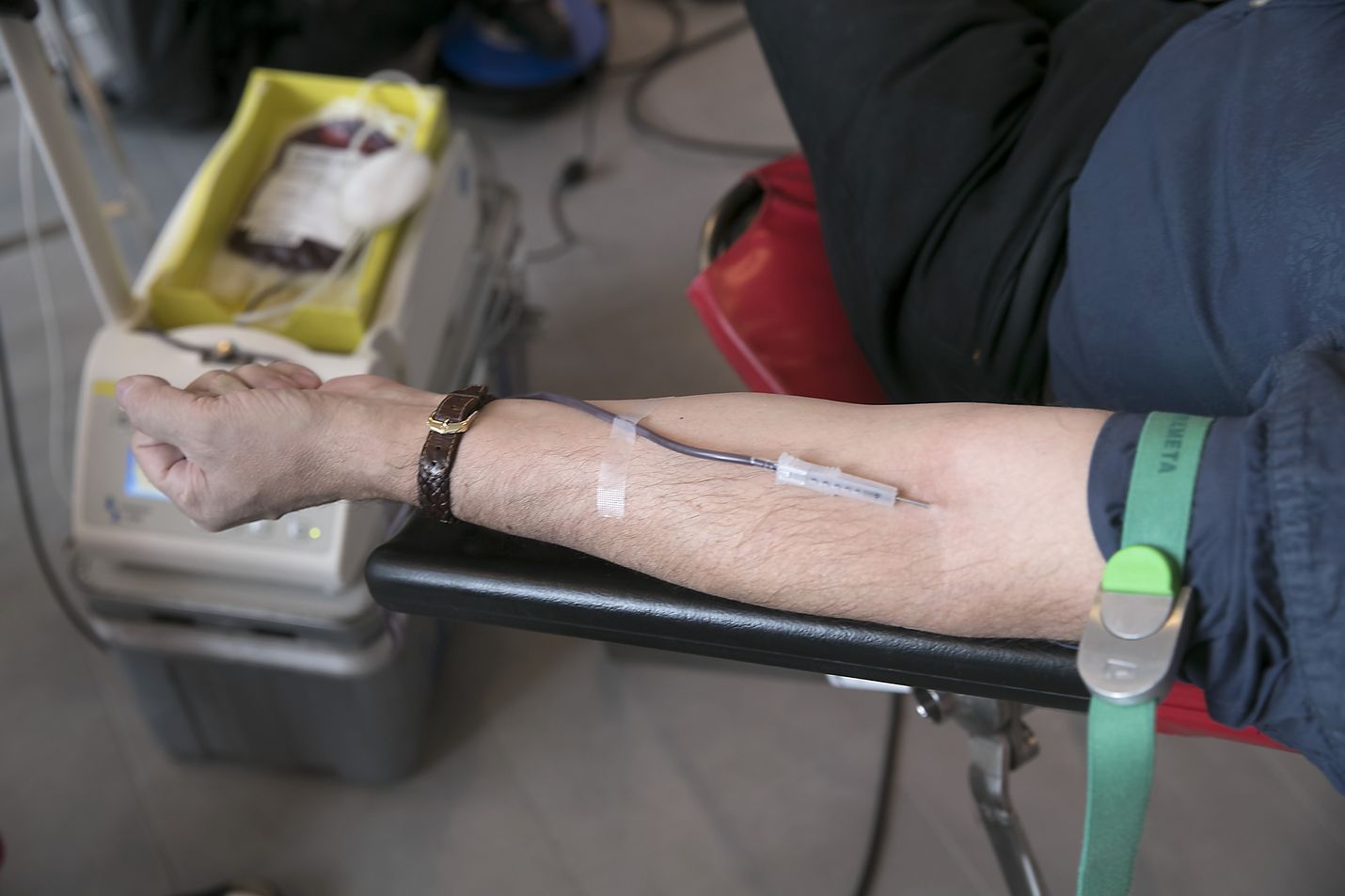 Vapaaehtoiset verenluovuttajat auttavat Suomessa vuosittain noin 50 000 potilasta. Verivalmisteita tarvitaan esimerkiksi leikkauspotilaiden, onnettomuusuhrien, syöpää sairastavien ja keskoslasten hoitoon.
