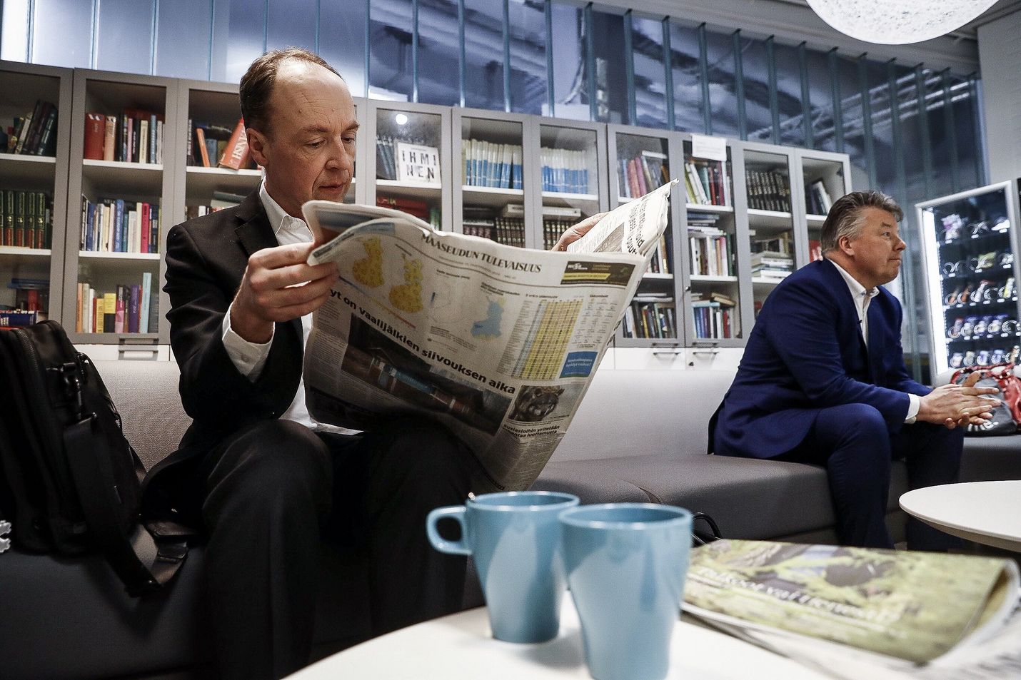 Perussuomalaisten puheenjohtaja Jussi Halla-aho kuvattuna maanantaiaamuna MTV3:n studiolla.