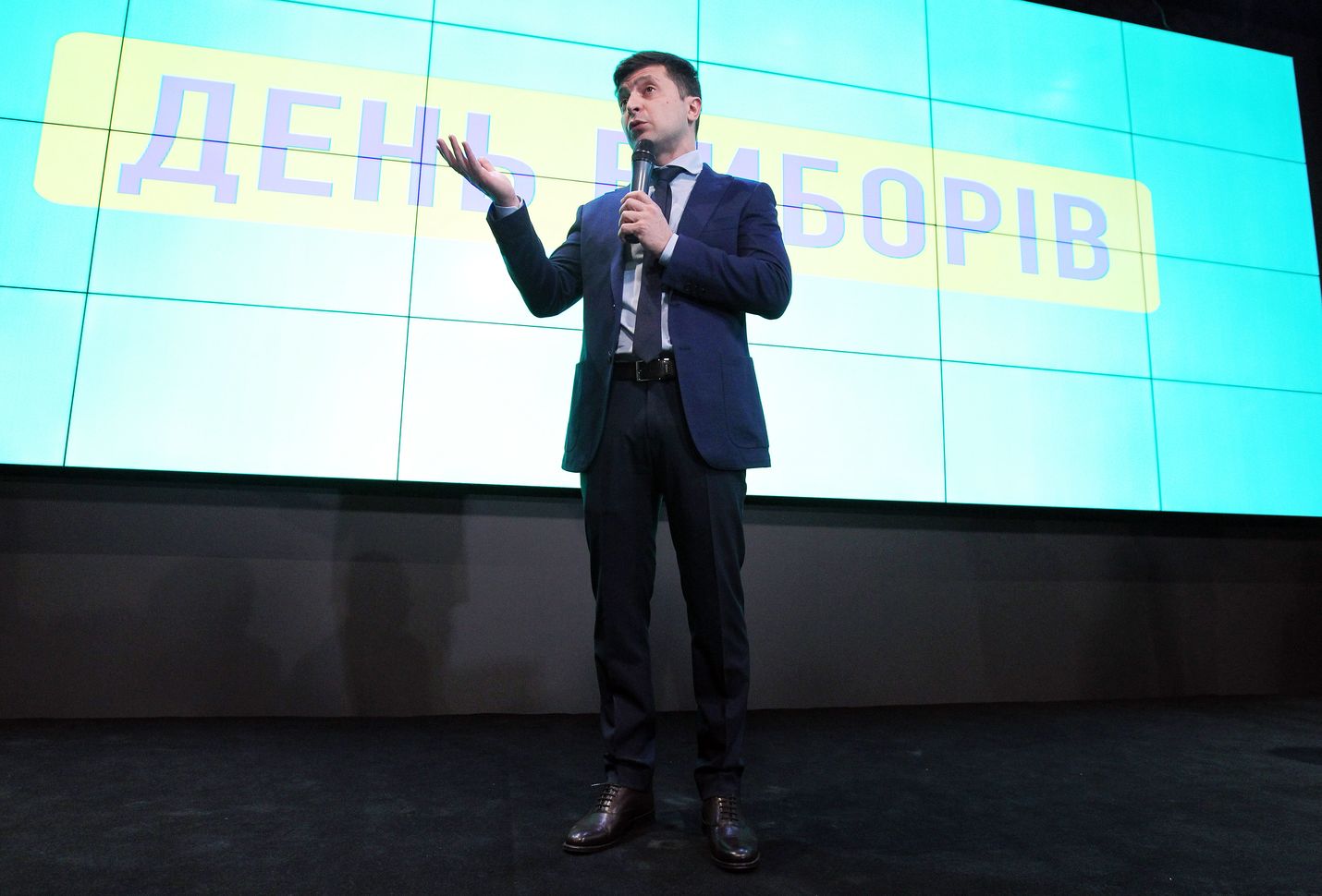 Volodymyr Zelenskyi puhui vaalivalvojaisissaan ovensuukyselyiden luvattua hänelle selvän vaalivoiton sunnuntai-iltana Kiovassa.