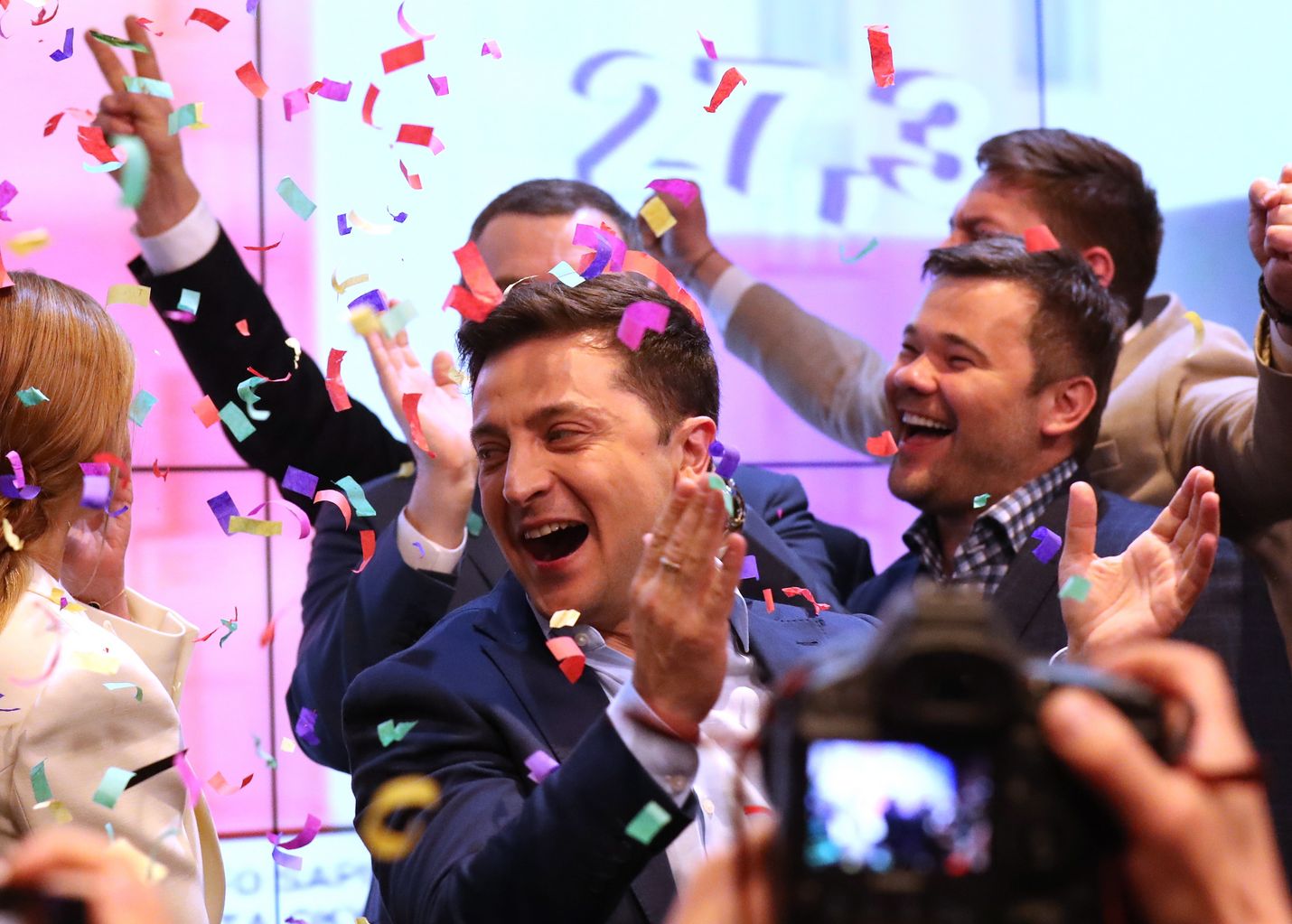 Volodymyr Zelenskyi on ukrainalaisten äänestäjien uusi sankari. Politiikan tulokas juhli sunnuntai-iltana ylivoimaista voittoaan presidentinvaalien toisella kierroksella.