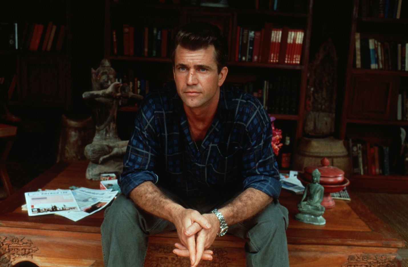 Mel Gibson on kokeneempi kollega Air America -toimintakomediassa.