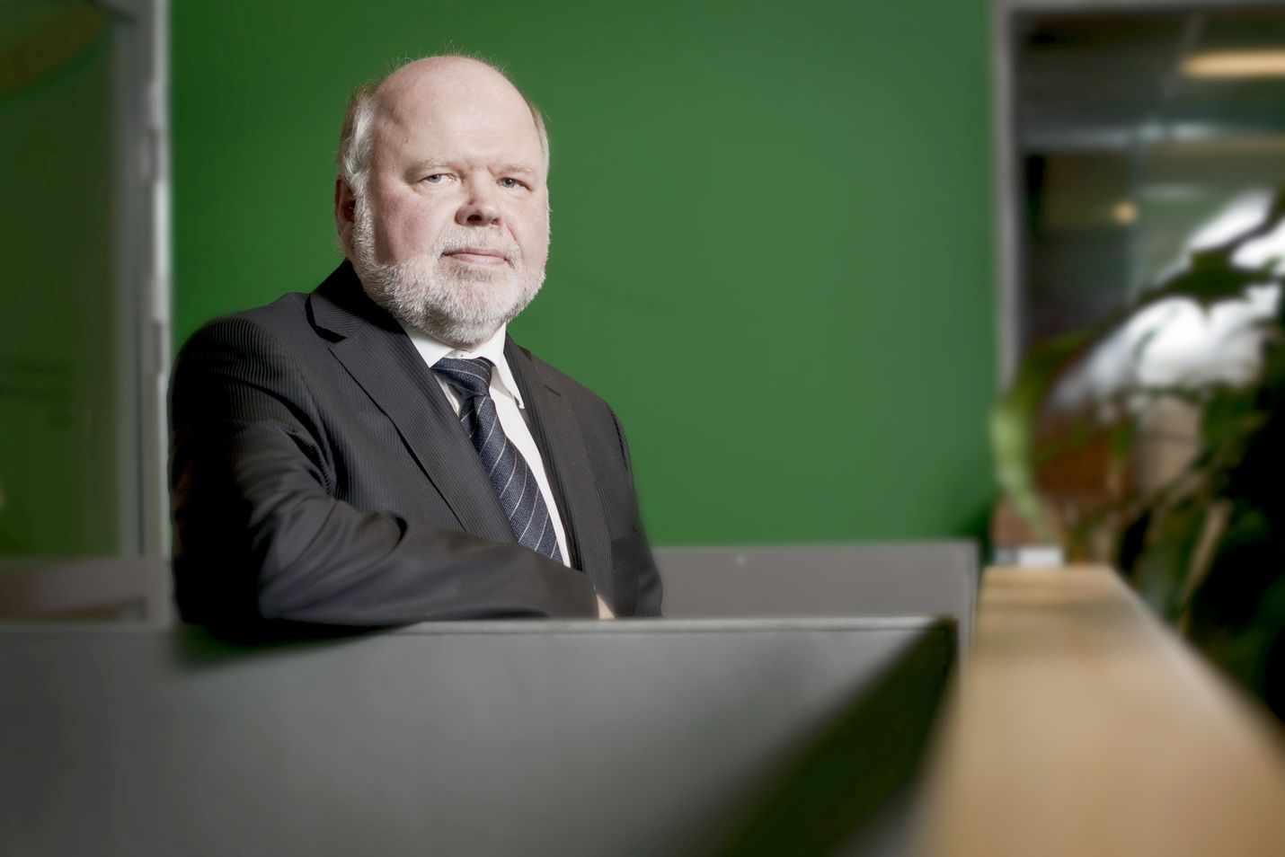 Rikosseuraamuslaitoksen pääjohtaja Esa Vesterbacka sanoo, että hänen tietojensa mukaan vankilavirkailijoita koskevissa palkkamurhauhkatilanteissa turvaamistoimet on hoidettu Risen uhkaohjeiden mukaisesti.