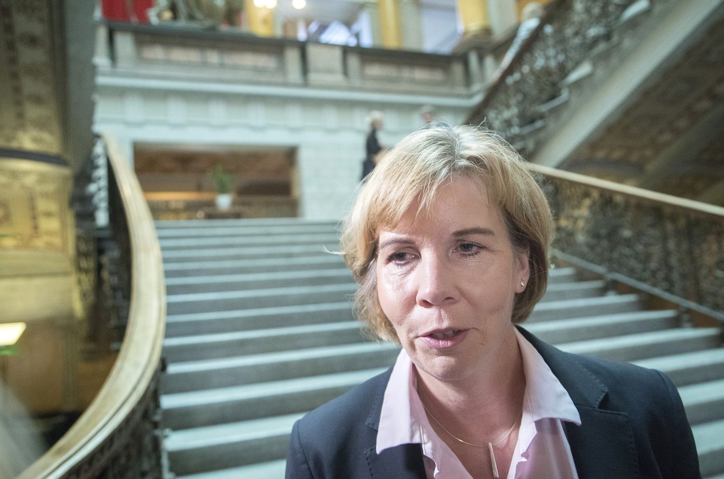 Rkp:n puheenjohtaja Anna-Maja Henriksson kertoi, että hänen kalenterissaan ei ole tänään takarajaa puheenjohtajien talouskeskustelulle.