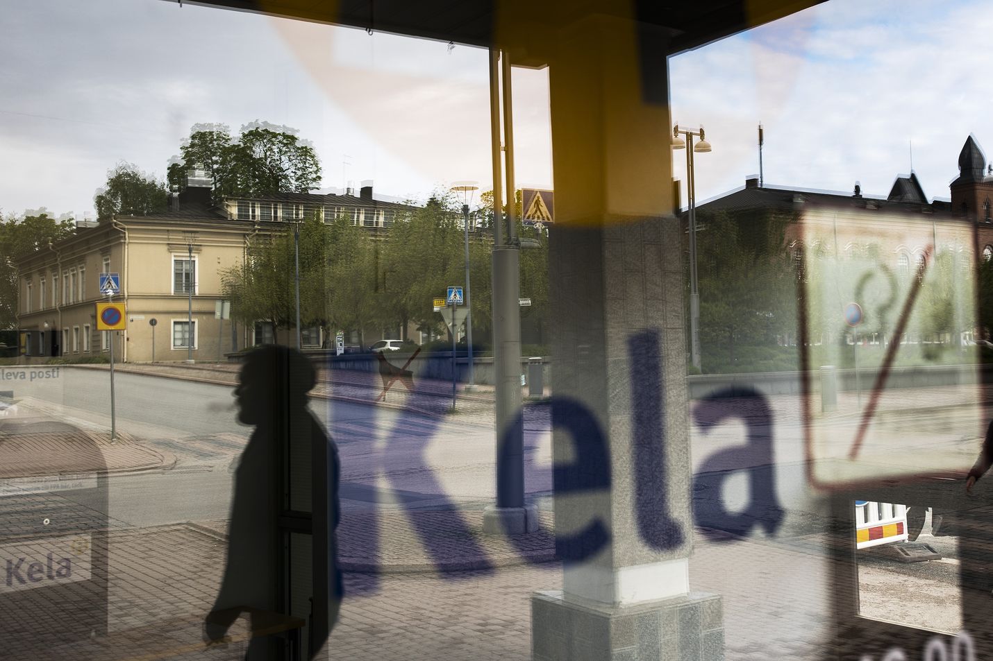 Toimeentulotukea haetaan Kelasta enemmän kuin kunnista aikanaan, ja hakemukset ratkaistaan Kelassa nopeammin kuin kunnissa.