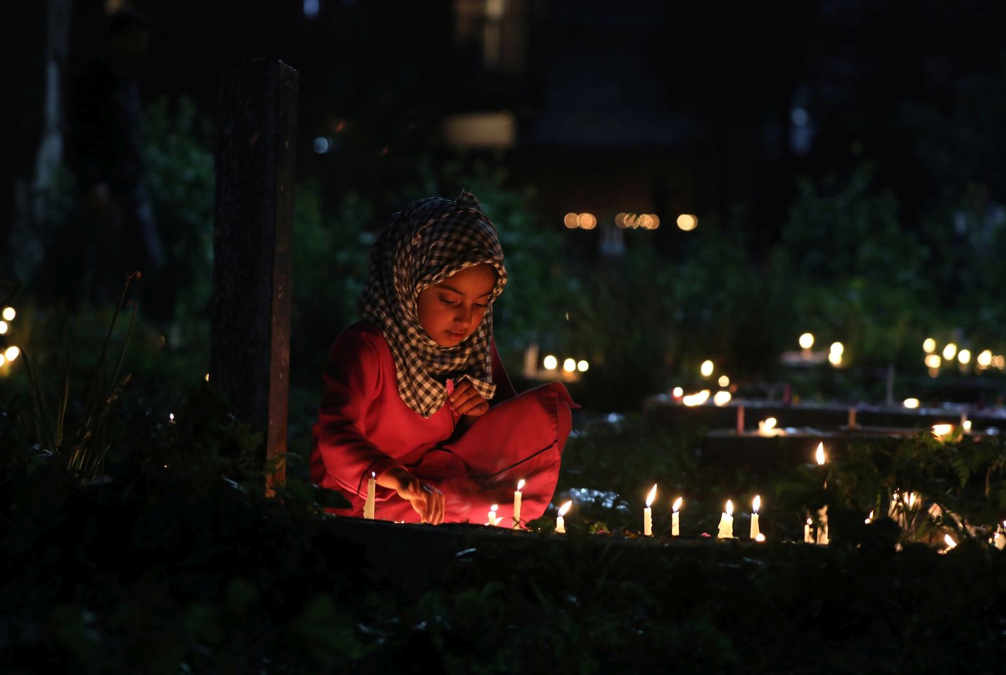 Huivikiellon kannattajat väittävät, että pienet muslimitytöt eivät pysty itse päättämään vaatetuksestaan.