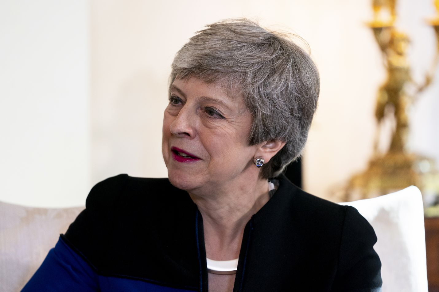 The Guardian uutisoi, että Theresa May on hyväksynyt aikataulun lähdöstään, ja parlamentin jäsenet uskovat, että hän käynnistää kilpailun pääministerin paikasta vielä ennen kesää.