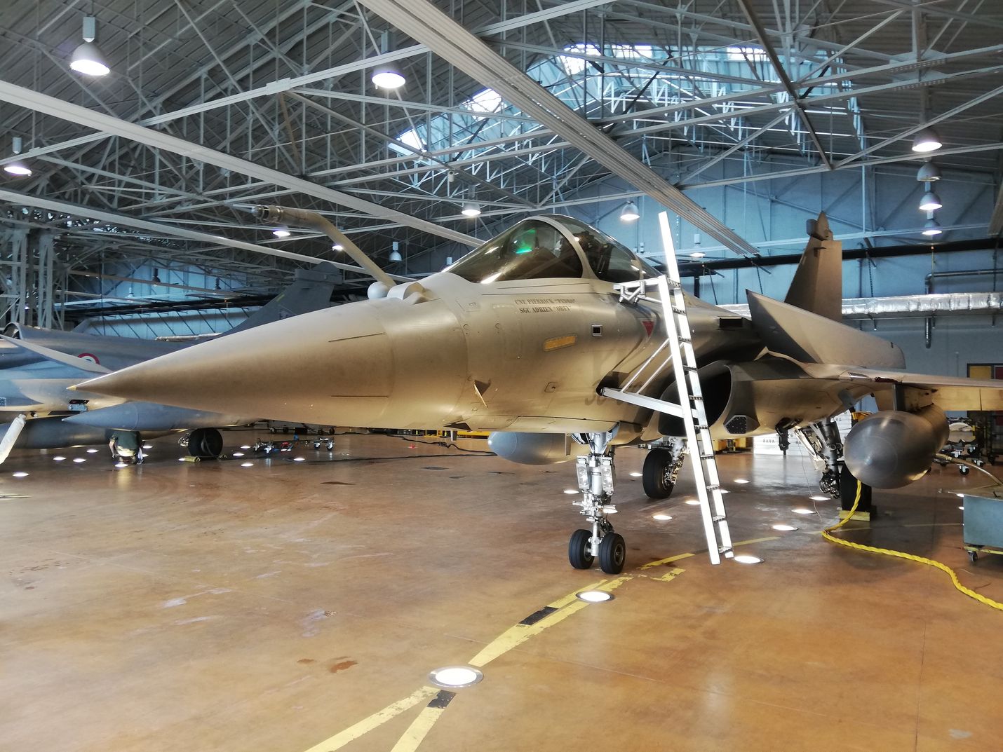 Ranska mainostaa Rafale-hävittäjäänsä ketteränä moniosaajana.