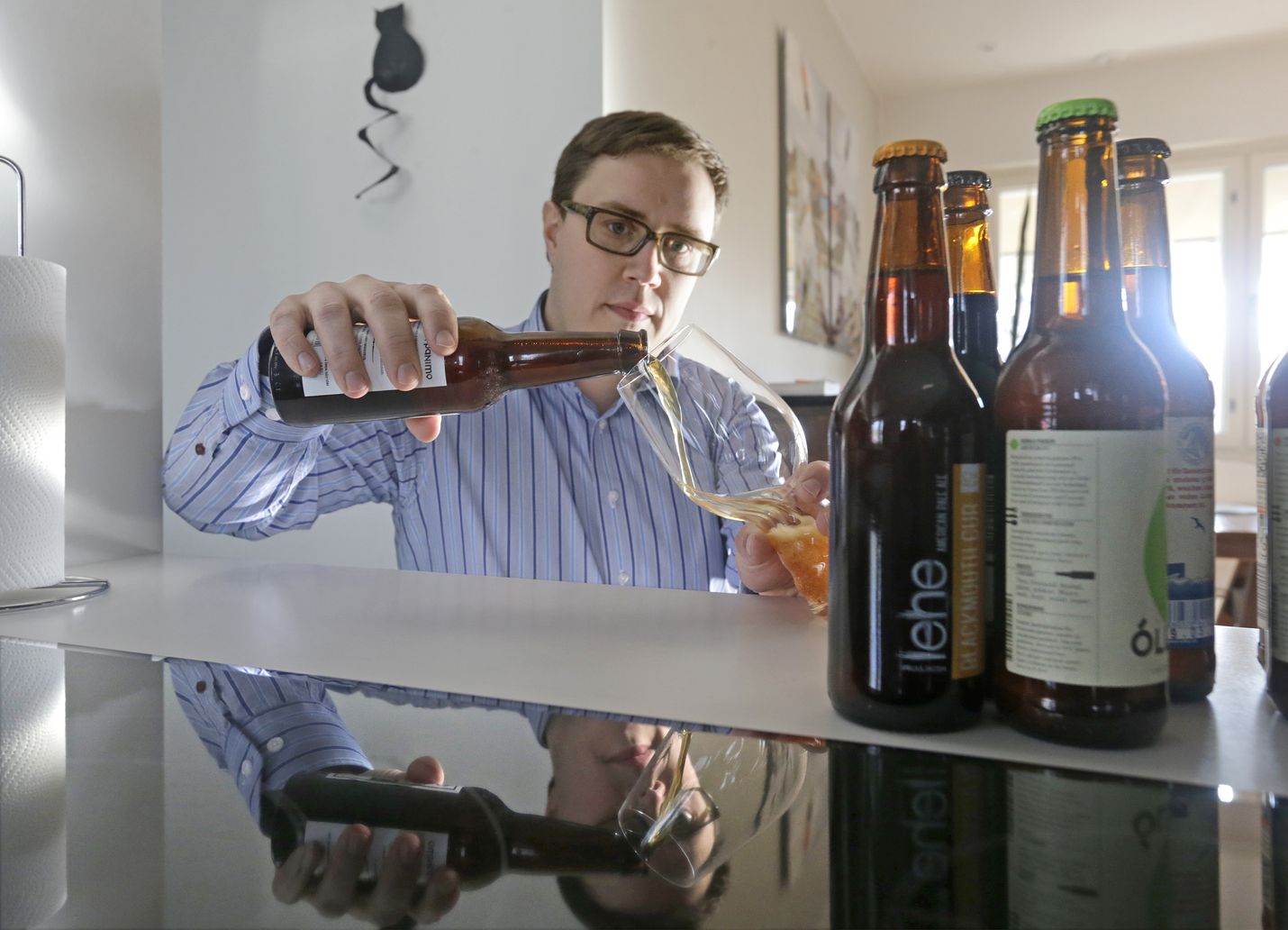 Olutkriitikko Petteri Pulkkinen on kokenut olutharrastaja, joka on vuosien varrella tilannut oluitaan myös ulkomailta. Nykyisin kuitenkin myös kotimaisista marketeista ja Alkosta löytyy runsaasti valikoimaa.