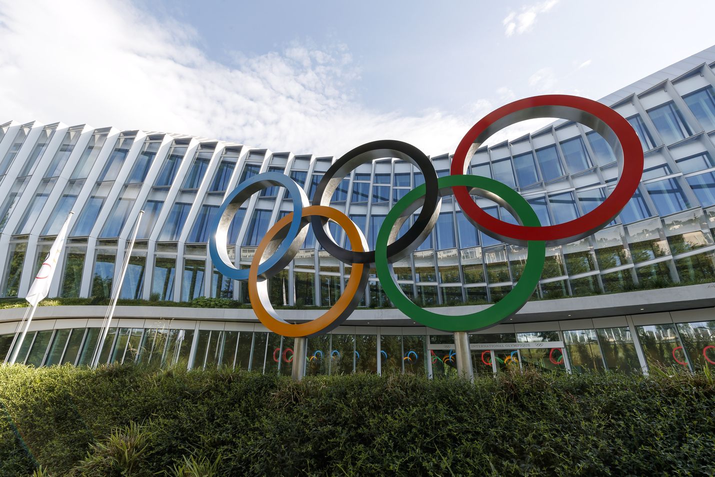 Olympiarenkaat Kansainvälisen olympiakomitean päämajan edustalla Sveitsin Lausannessa.