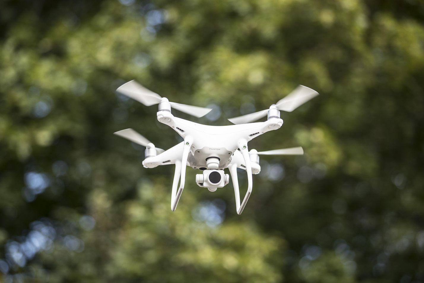 Drone on kauko-ohjattava lennokki.