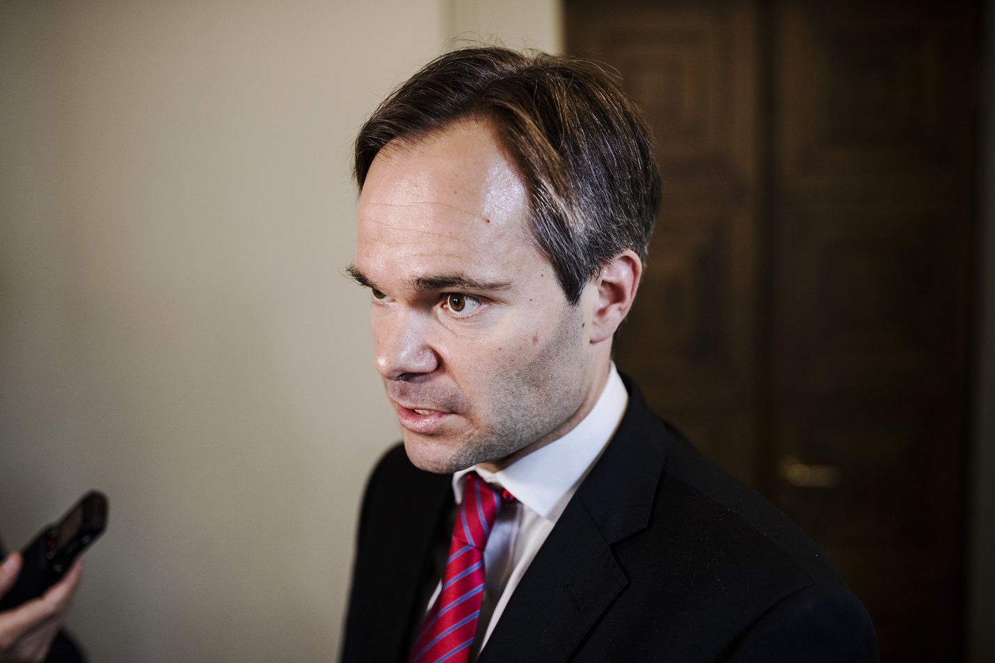 Kokoomuksen eduskuntaryhmän puheenjohtaja Kai Mykkänen sanoo, ettei kokoomus ole puolueena käynyt sellaisia neuvotteluita, joissa hallitusta olisi lähdetty rakentamaan perussuomalaisten johdolla.
