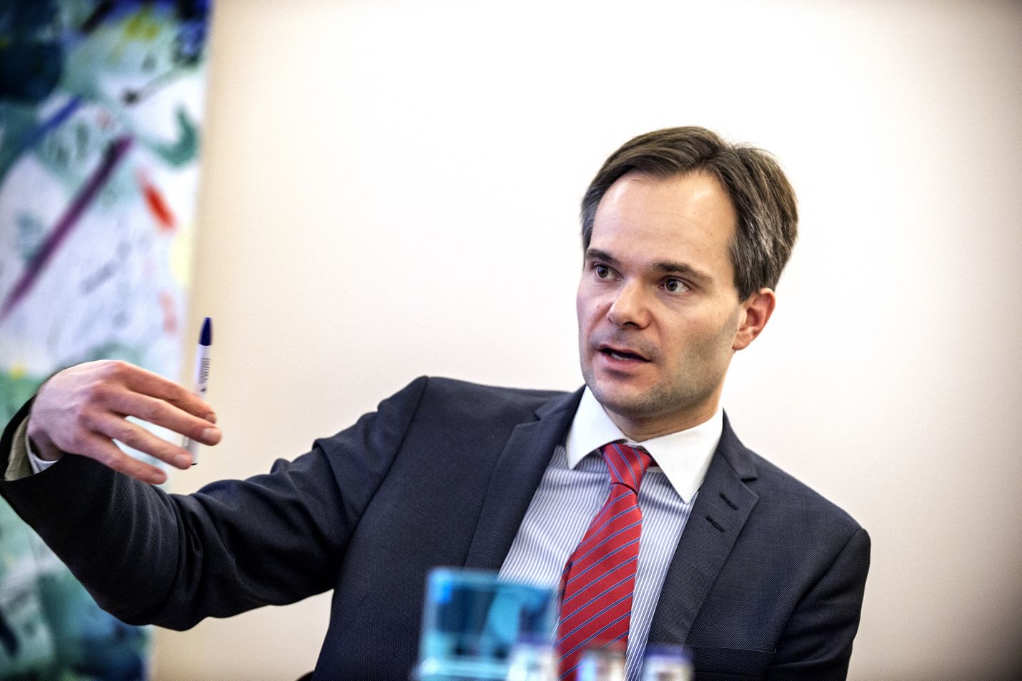 Kokoomuksen eduskuntaryhmän puheenjohtaja Kai Mykkäsen mukaan Kokoomus tulee esittämään oman vaihtoehtonsa ratahankkeille syksyn varjobudjetissa.