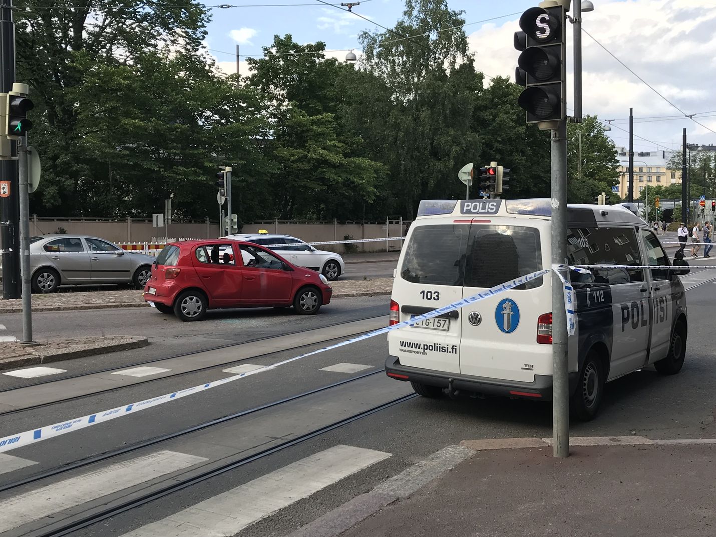 Helsingin keskustassa sattuneessa ampumavälikohtauksessa on loukkaantunut kaksi henkilöä.