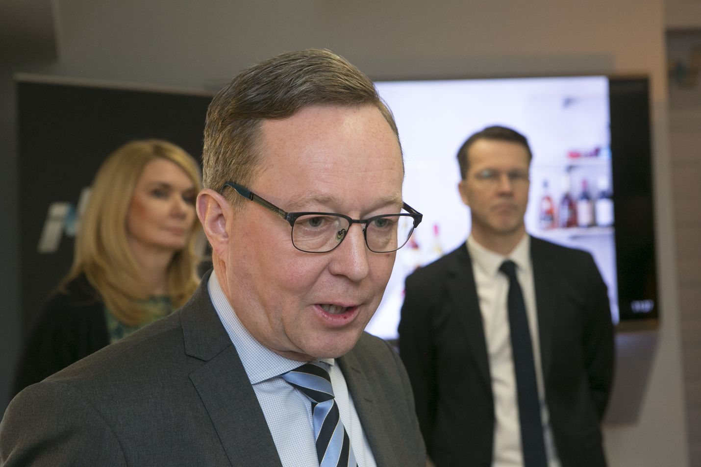 Kuumaa kuumaa odotettavissa budjettiriiheen. Valtiovarainministeri Mika Lintilä (kesk.) katsoo, että aktiivimalli pitäisi purkaa vasta sen jälkeen, kun mallin työllisyysvaikutukset ovat selvillä.
