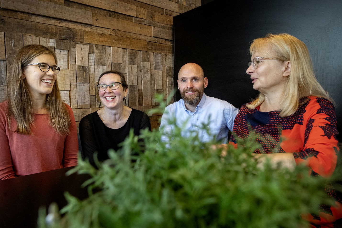 Ecosos-tutkijat Tuuli Hirvilammi (vas.), Kati Närhi, Ingo Stamm ja Aila-Leena Matthies kertoivat tiistaina Kokkolassa nelivuotisesta tutkimushankkeestaan. 