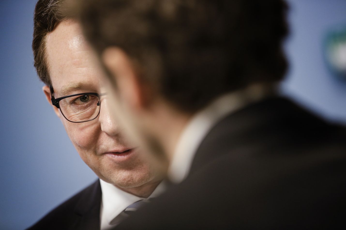 Valtiovarainministeri Mika Lintilä liittyy kannanotollaan useiden Brasiliaa kritisoineiden eurooppalaispoliitikoiden joukkoon. Esimerkiksi Ranskan Emmanuel Macron ja Ison-Britannian Boris Johnson ovat ilmaisseet kriittisen mielipiteensä tulipaloista. Myös pääministeri Antti Rinne tviittasi perjantaina iltapäivällä, että tulipalot "uhkaavat koko maapalloa, eivät vain Brasiliaa tai Etelä-Amerikkaa".