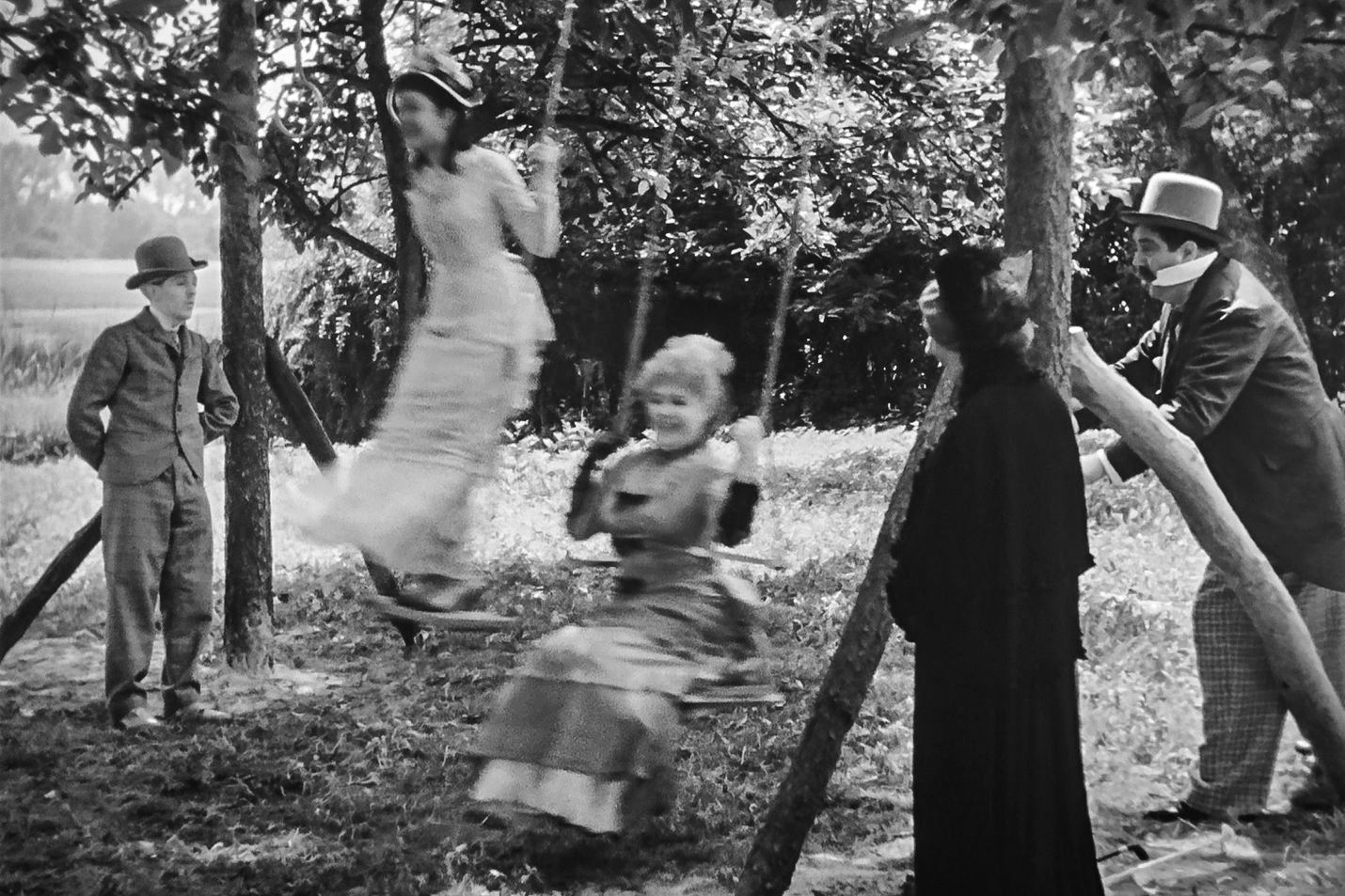 Ohjaaja Jean Renoirin lyhyeksi jäänyt mestariteos on kertomus päivän mittaisesta rakkaustarinasta, joka saa alkunsa pariisilaisperheen lähtiessä kesäpäivän viettoon maaseudulle.