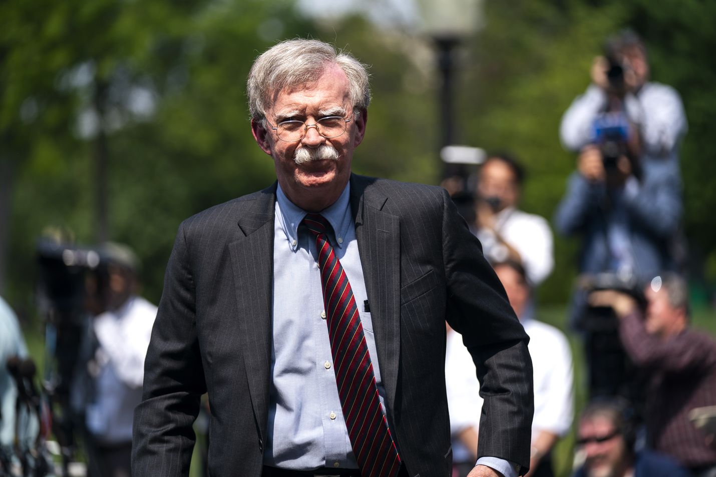 Kovan ulkopoliittisen linjan mies ja jopa sotahaukaksi sanottu John Bolton sai lähteä.