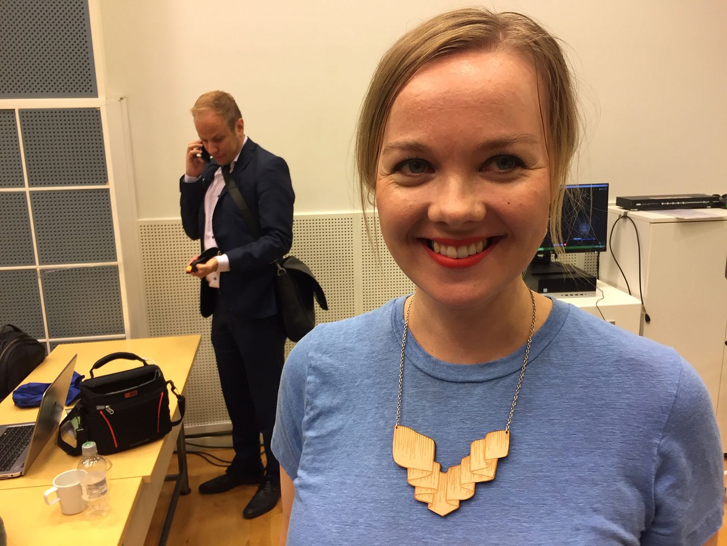 Keskustan tuore puheenjohtaja Katri Kulmuni piti ensimmäisen linjapuheensa. Hän kävi läpi työllisyyden, talouskasvun, lapsiperheköyhyyden, syrjäytymisen ja tietysti hänen lempilapsensa aluepolitiikan. Konkreettisia esityksiä puhe ei paljonkaan sisältänyt.