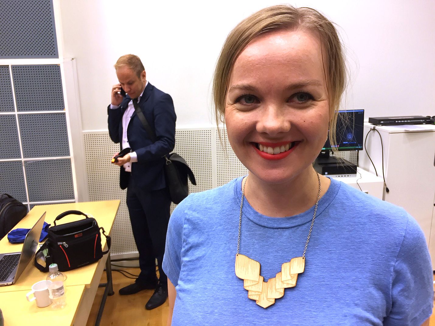 Tuore puheenjohtaja Katri Kulmuni pitää kannatuksen nostamista ykkösteemana. Vasta sitten mietitään vaihdoksia.