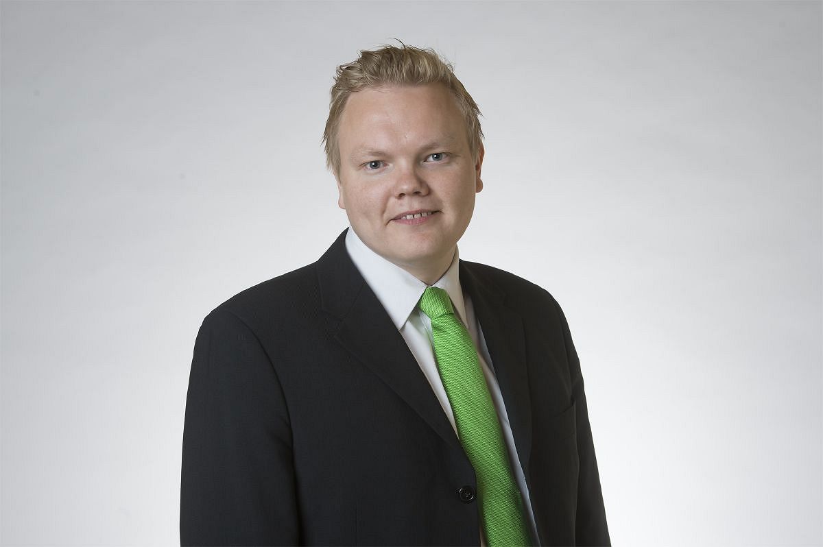 Keskustan eduskuntaryhmän puheenjohtaja Antti Kurvinen on tyytyväinen nopeatempoiseen riiheen. Korkeakoulutus saa rahansa. Teimme nyt tällaisen arvovalinnan, hän toteaa.