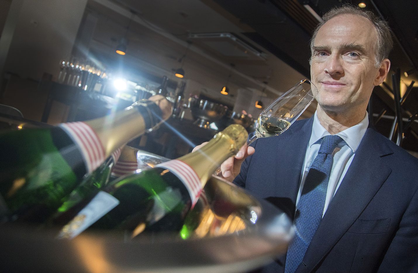 Hessenin prinssi ja maakreivi Donatus von Hessen vieraili Suomessa syyskuun alussa, kun ravintoloitsijat ja sommelierit maistelivat hänen viinitilansa viinejä. Saksalainen von Hessen matkustaa suvun säätiön johtotehtävien takia lähes joka toinen viikko ympäri Eurooppaa.