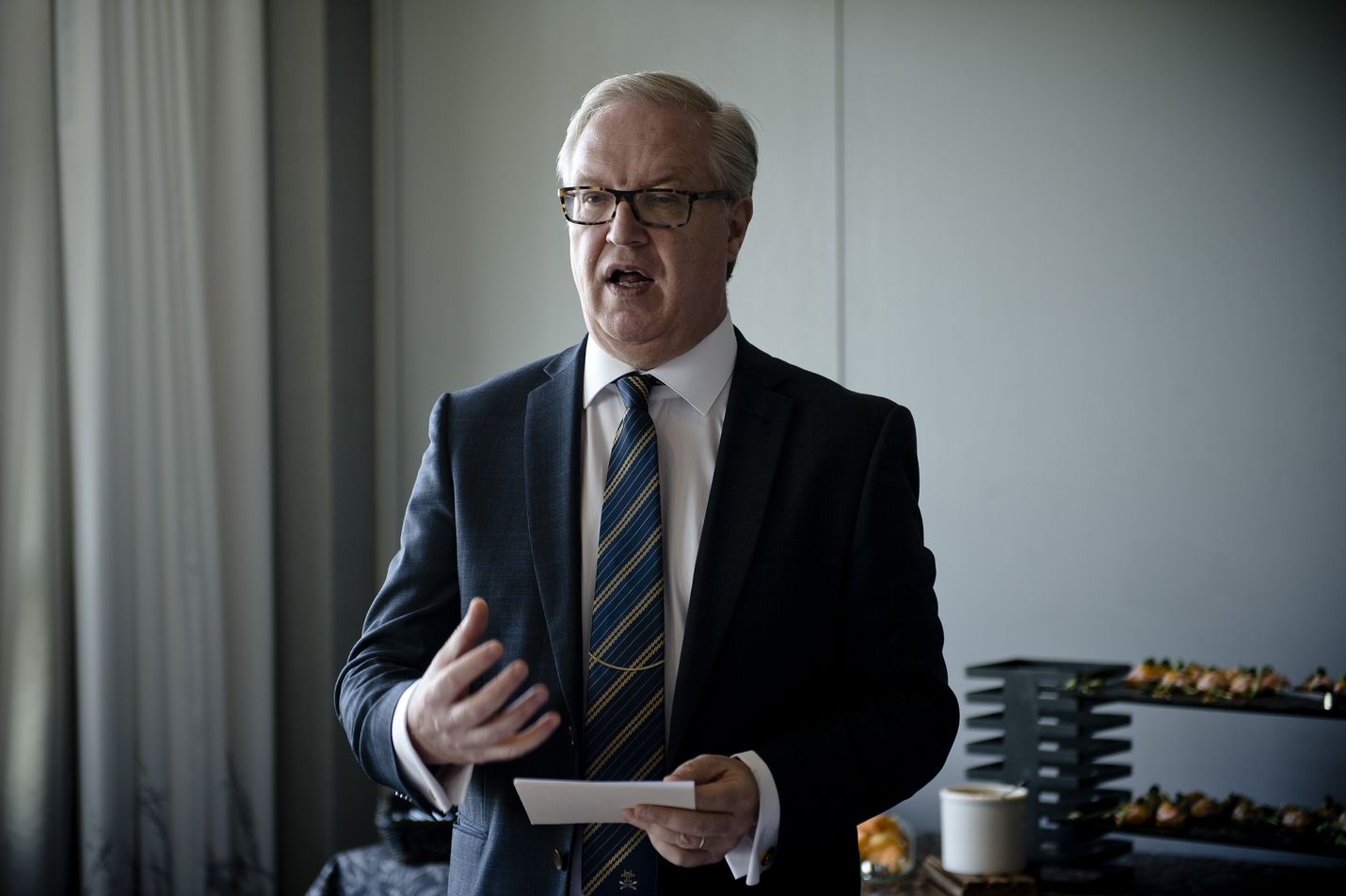 Miten saamme suomalaisen politiikan ymmärtämään sen, että hallintoedustus on hyvä, eikä huono asia yrityksille. Saksaa voidaan pitää eurooppalaisen teollisuuden veturina. Jos hallintoedustus koetaan siellä myönteisenä uudistuksena, niin miksi ihmeessä ei meillä, Akavan puheenjohtaja Sture Fjäder toteaa.