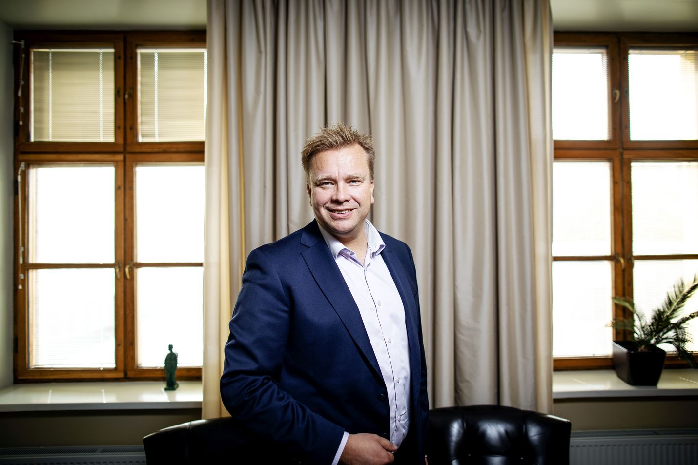 Puolustusministeri Antti Kaikkonen kertoi Suomen asevientiluvista eduskunnassa.