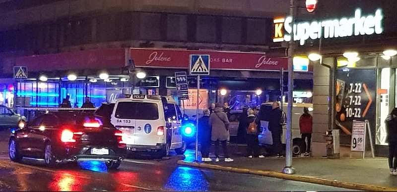 Antinkadun ja Liisankadun kulmassa on käynnissä poliisioperaatio. Paikalla kuului laukauksia.