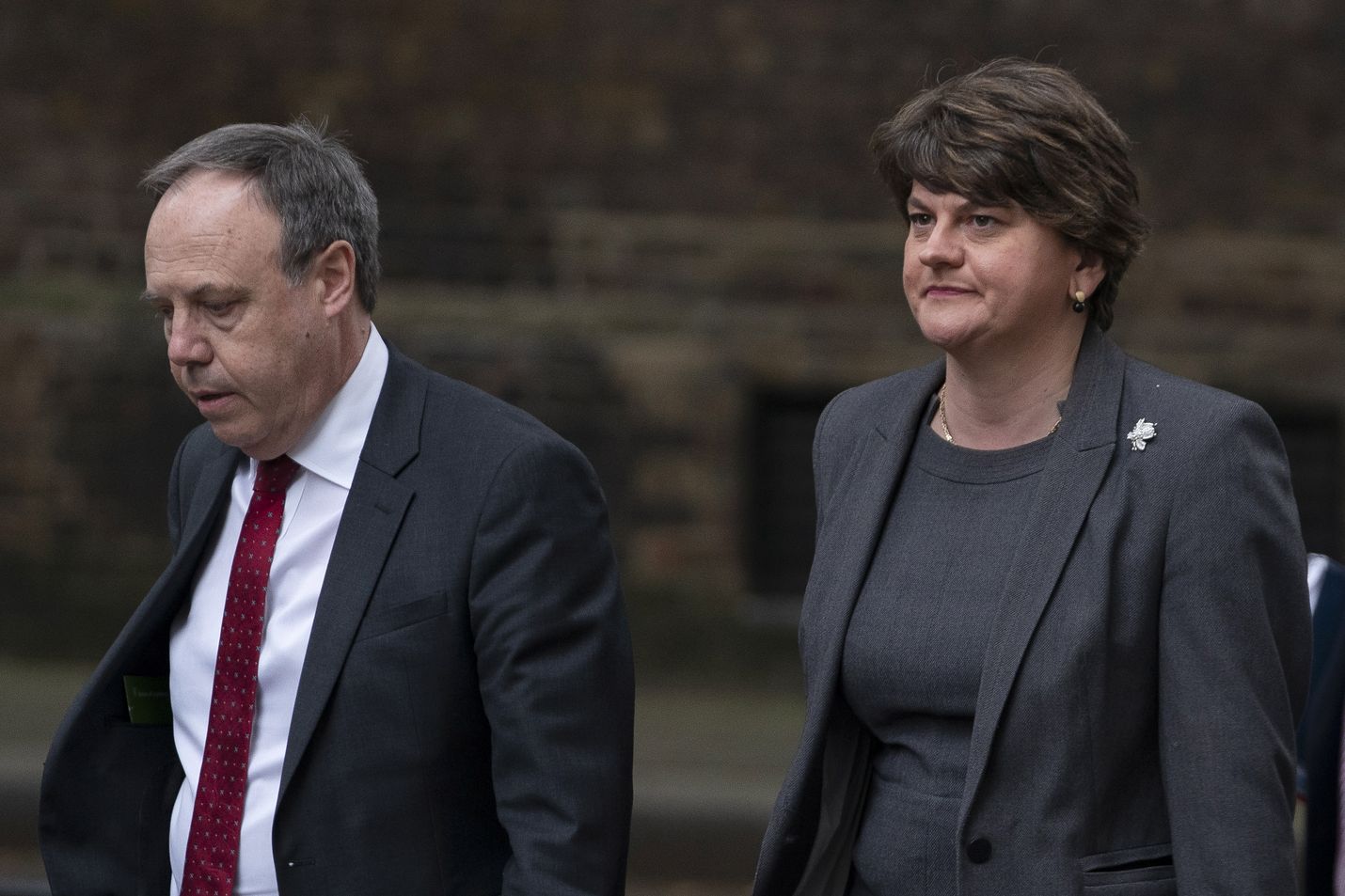 Pohjoisirlantilaisen DUP-puolueen puheenjohtaja Arlene Foster (oik.) ja varapuheenjohtaja Nigel Dodds saapuivat neuvottelemaan Britannian pääministerin Boris Johnsonin virka-asunnolle Lontoossa viime viikolla.