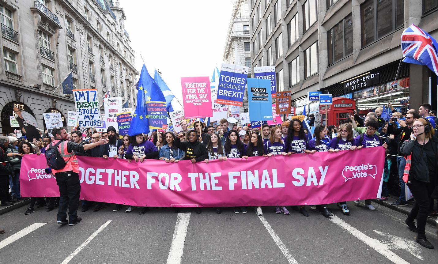 Samaan aikaan, kun Britannian parlamentti äänesti jälleen brexitistä, sadattuhannet ihmiset marssivat Lontoossa uuden kansanäänestyksen puolesta.