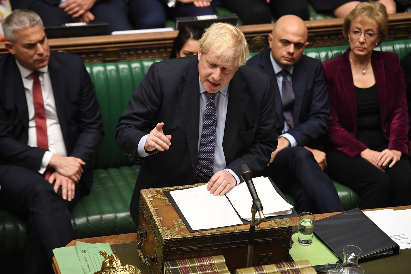Brittiparlamentin piti äänestää lauantaina erosopimuksesta, mutta se hyväksyi muutosehdotuksen, jonka mukaan lainsäädännön pitää olla valmis ennen brexitin hyväksyntää. Äänestyksen jälkeen pääministeri Boris Johnson lähetti brittiedustajat kotiin.